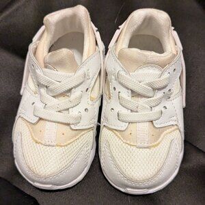 NWOT Nike Huarache Run (TD) shoes size 4c